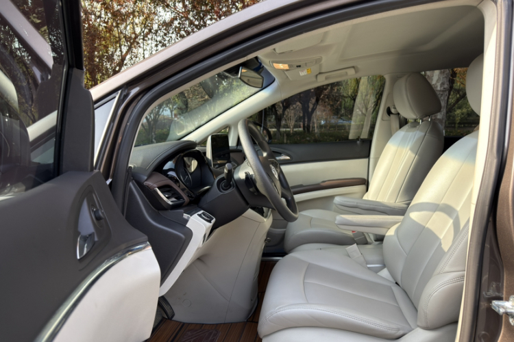 别克GL8 2023款 陆上公务舱 智享型中控内饰7002