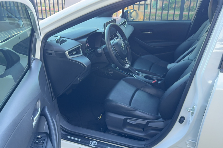 丰田 雷凌 2023款 185T CVT豪华版中控内饰7001