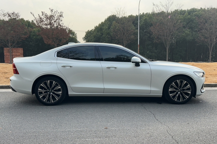 沃尔沃S60 2023款 B4 智远豪华版车身外观6005