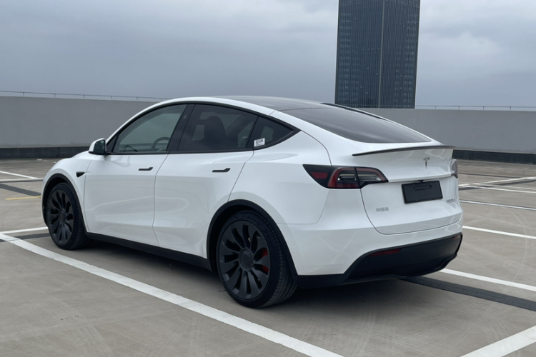 特斯拉 Model Y 2024款 Performance高性能版车身外观6005