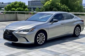 雷克萨斯ES 2022款 200 卓越版
