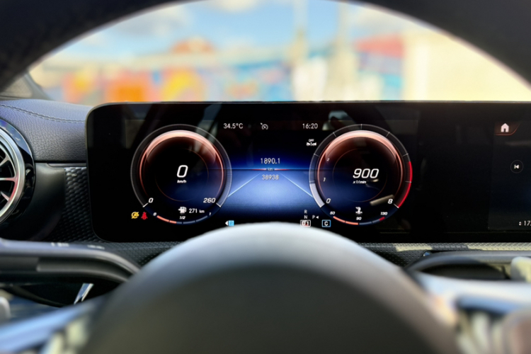 奔驰A级 2022款 改款三 A 200 L 运动轿车时尚型中控内饰15