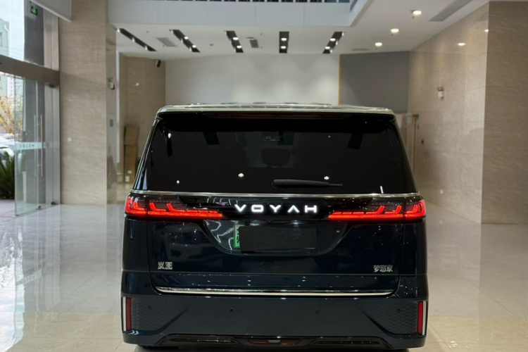 岚图汽车 岚图梦想家 2025款 PHEV 四驱旗舰鲲鹏版车身外观6005