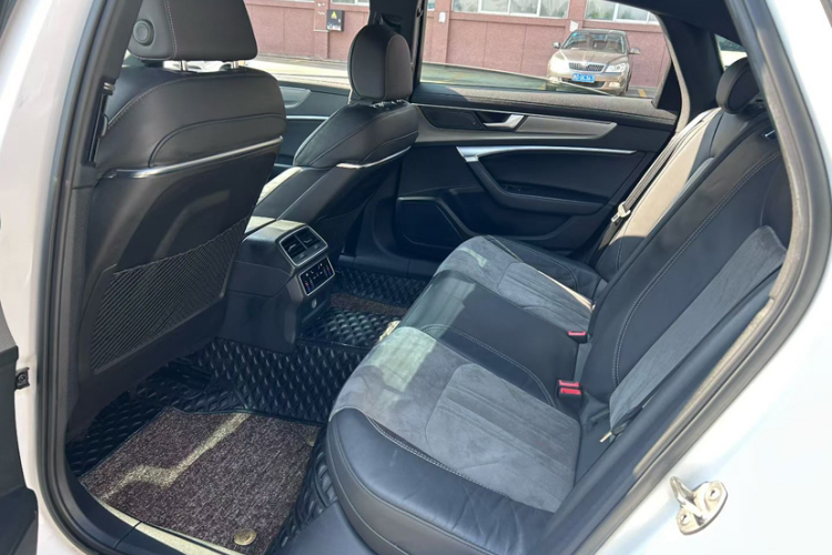 奥迪A6L 2021款 45 TFSI 臻选动感型中控内饰7004