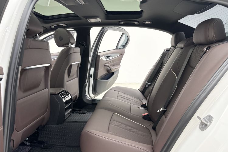 宝马5系 2021款 改款 530Li 领先型 M运动套装中控内饰7002