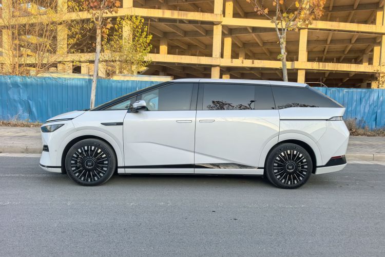 小鹏X9 2025款 740超长续航 Max车身外观6007