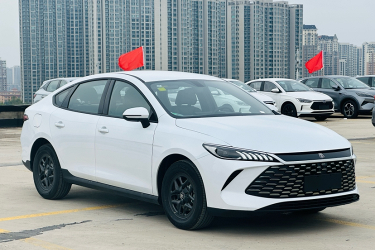 比亚迪 秦PLUS 2025款 DM-i 智驾版 55KM领先型车身外观6002