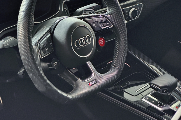 奥迪RS 5 2021款 RS 5 2.9T Sportback 暗金版中控内饰7002