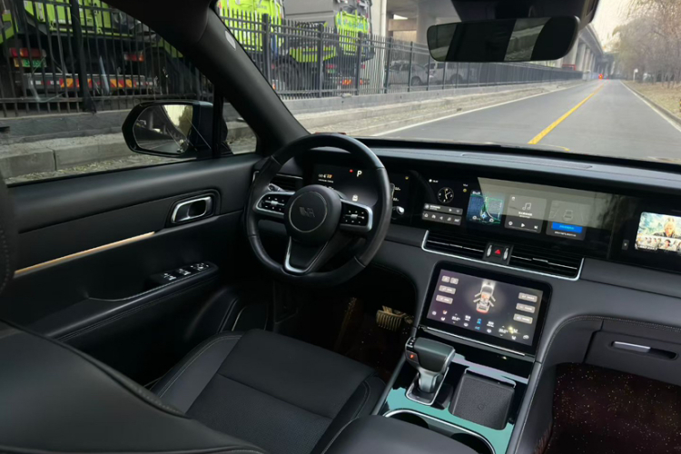 理想汽车 理想ONE 2021款 增程6座版中控内饰7005