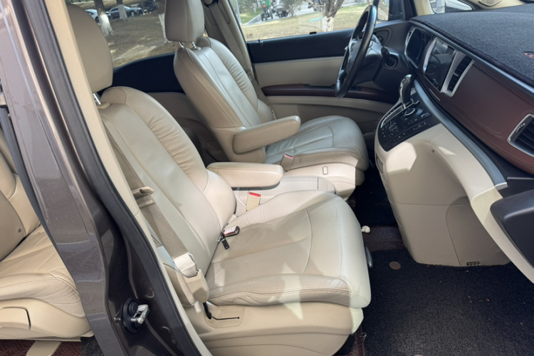 别克GL8 2017款 25S 豪华型 国V中控内饰7004