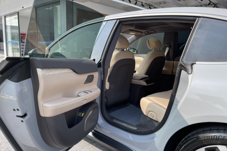 蔚来ET7 2022款 100kWh 首发版中控内饰7003