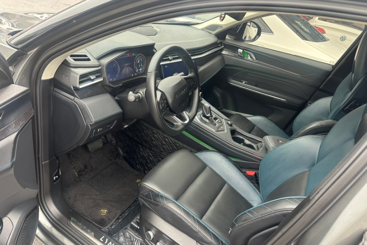 领克05 2022款 2.0TD 两驱耀Halo中控内饰7001