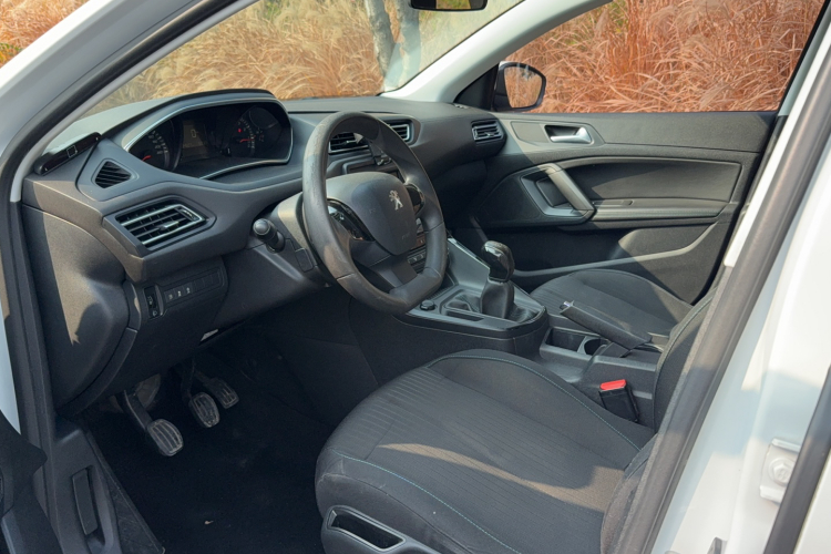 标致308 2016款 1.6L 手动时尚版中控内饰7001