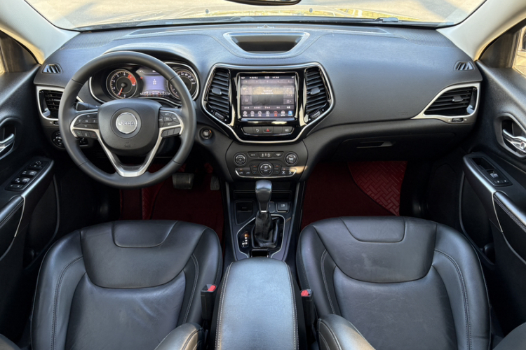 Jeep 自由光 2019款 2.0T 两驱智享版 国V中控内饰7002