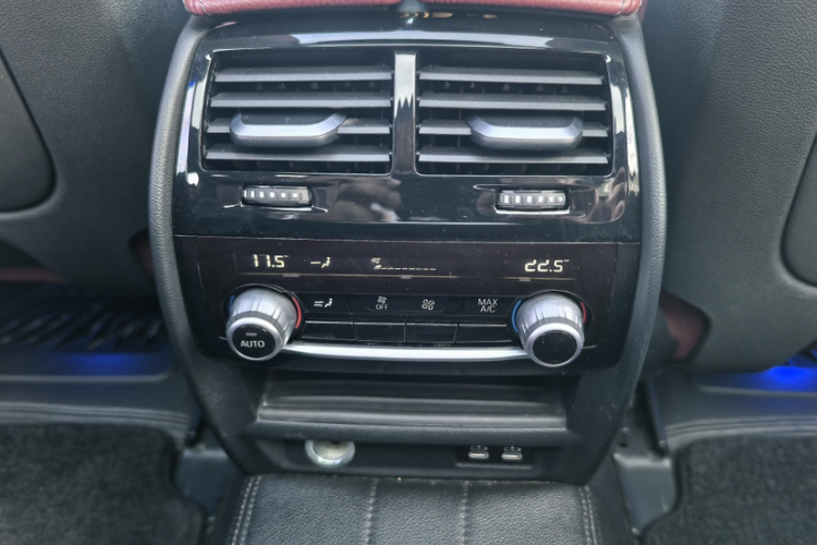 宝马5系 2020款 530Li 尊享型 M运动套装中控内饰7002