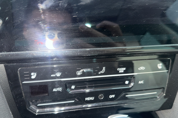 大众 迈腾 2023款 200万辆纪念版 380TSI DSG旗舰型中控内饰7005