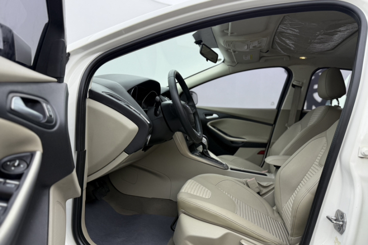 福特 福克斯 2015款 两厢 1.6L 自动风尚型中控内饰7003