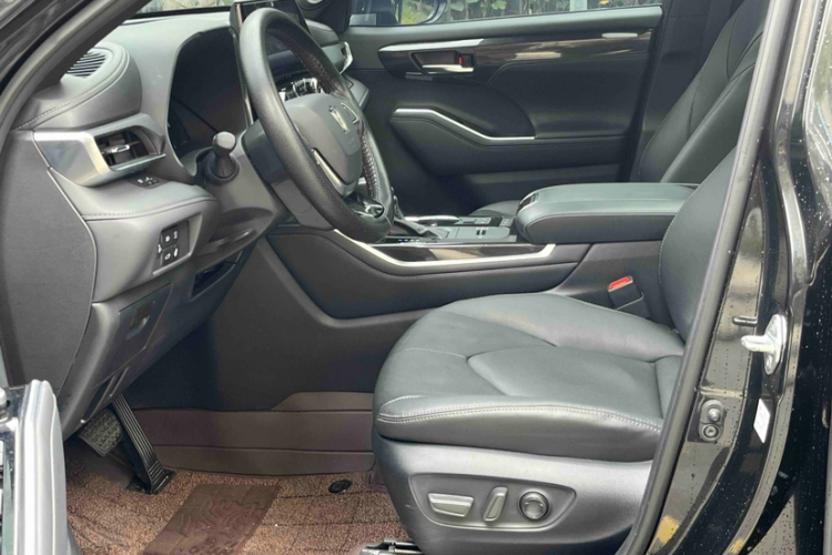 丰田 皇冠陆放 2022款 2.5L HEV四驱旗舰版中控内饰7006