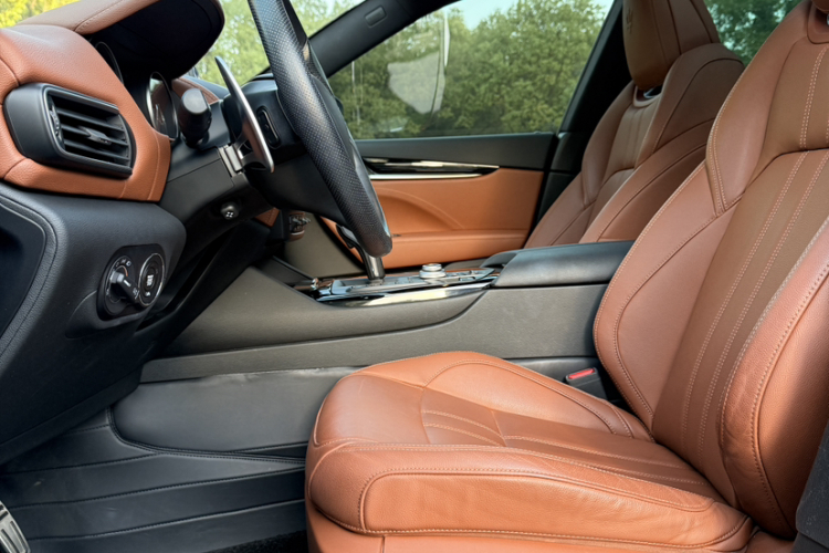 玛莎拉蒂 Levante 2022款 3.0T Modena中控内饰7008