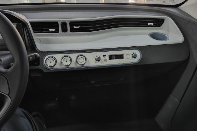 五菱汽车 宏光MINIEV 2021款 马卡龙时尚款 磷酸铁锂中控内饰7003