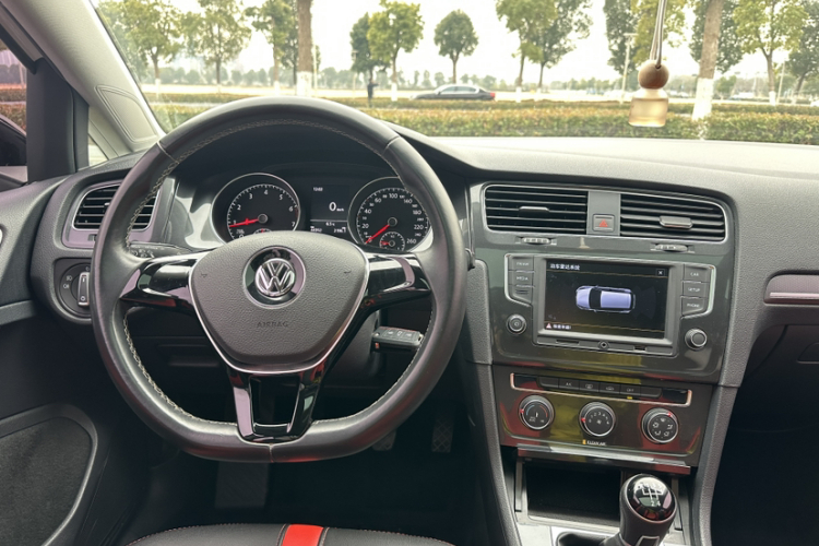 大众 高尔夫 2017款 230TSI 手动舒适百万辆纪念版局部细节14