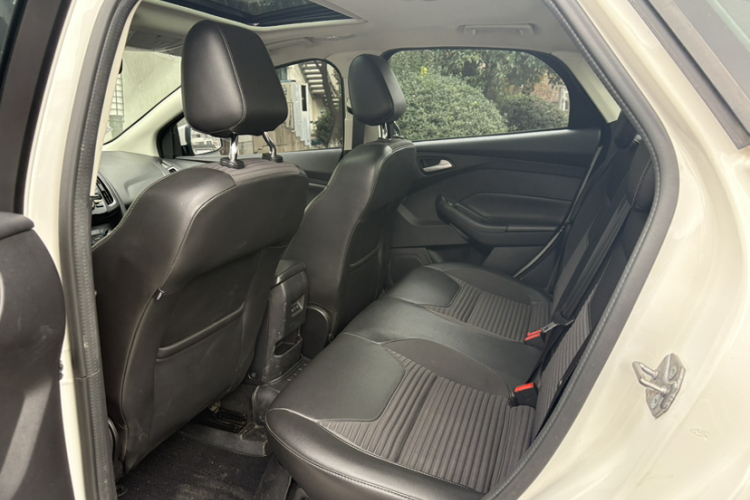 福特 福克斯 2018款 三厢经典 EcoBoost 125 自动超能风尚型智行版中控内饰7005