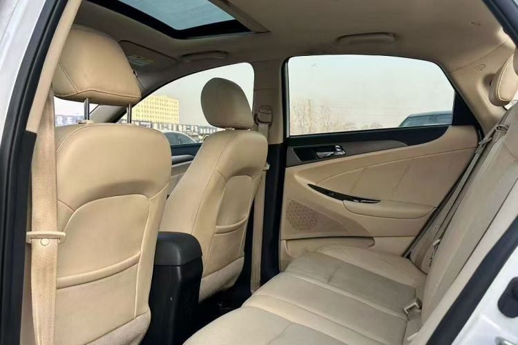 长安 逸动 2016款 1.6L 手动风尚型中控内饰7001