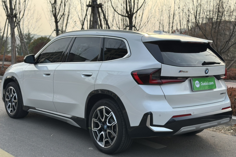 宝马iX1 2023款 xDrive30L X设计套装车身外观6005