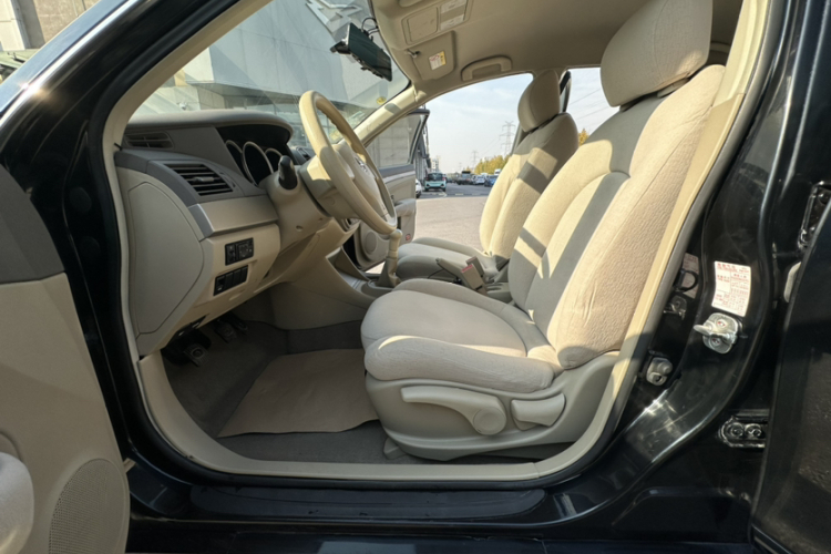 日产 轩逸 2012款 经典 1.6XE 手动舒适版局部细节19