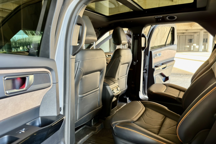 福特 探险者 2024款 2.3T EcoBoost 昆仑巅峰版 6座中控内饰7003