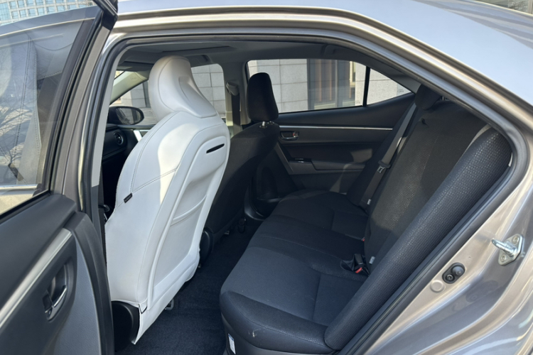 丰田 卡罗拉双擎E+ 2020款 1.8L E-CVT舒适版中控内饰7005