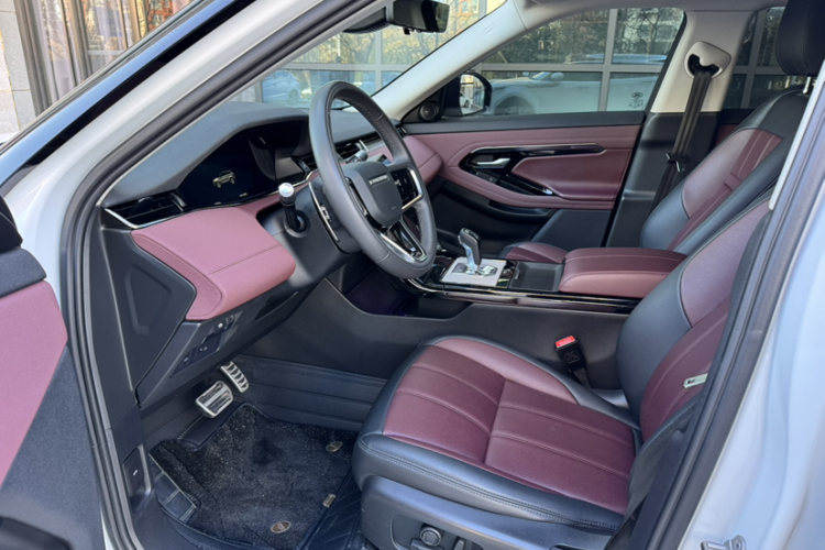 路虎 揽胜极光 2022款 改款 极光L 249PS R-Dynamic 豪华版中控内饰7001