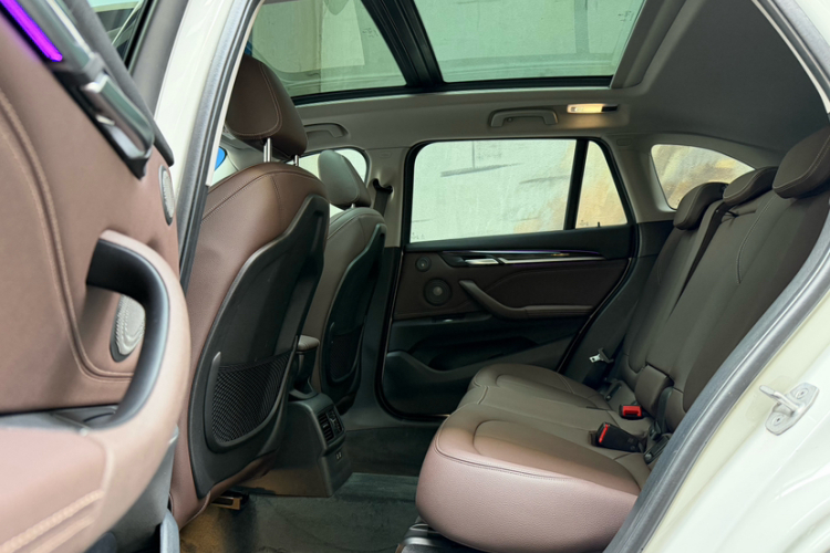 宝马X1 2022款 改款 xDrive25Li 尊享型中控内饰7006