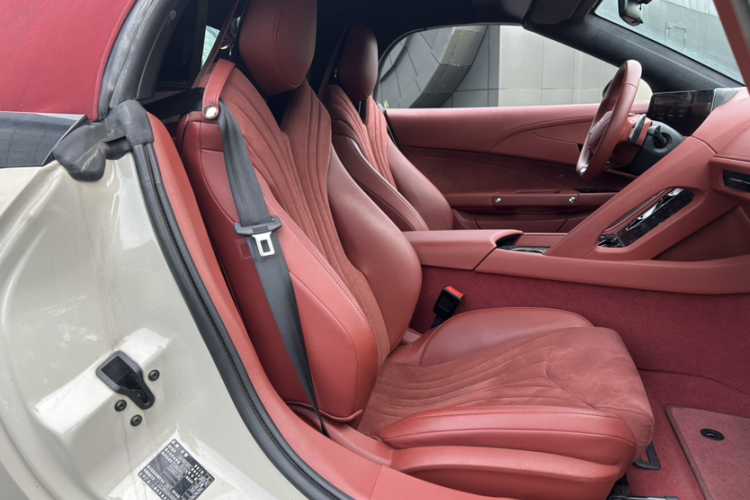 名爵 MG Cyberster 2024款 520km 传奇四驱红篷版中控内饰7010