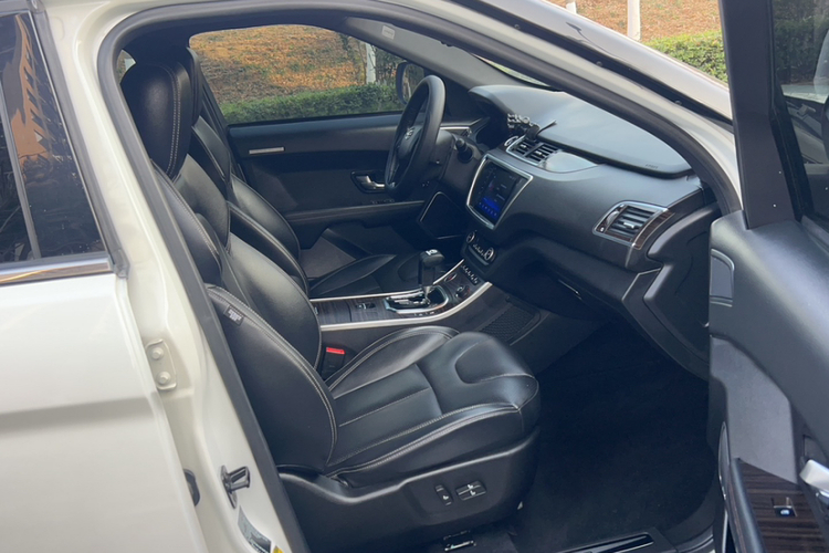 陆风X7 2015款 2.0T 全景旗舰版局部细节41