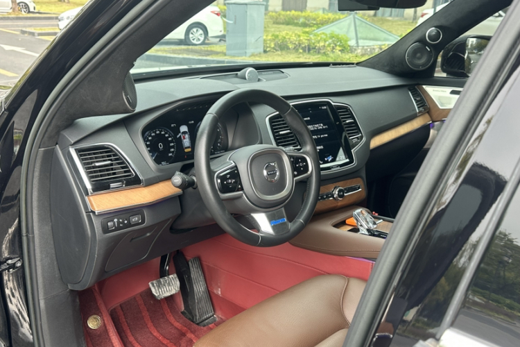 沃尔沃XC90 2022款 B6 智逸豪华版 7座中控内饰7003