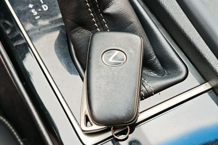 雷克萨斯ES 2015款 200 精英版中控内饰7001