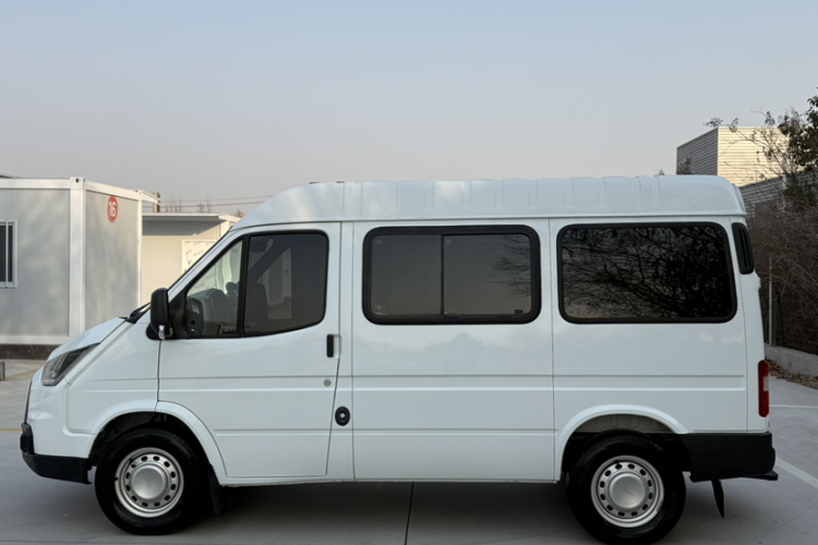 江铃 特顺 2019款 2.8T商运型短轴中顶6座国VI JX493车身外观6007