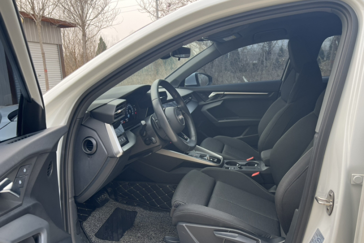 奥迪A3 2022款 Sportback 35 TFSI 进取运动型中控内饰7005