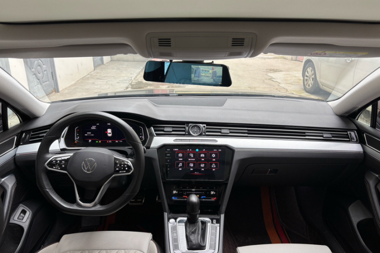 大众 迈腾 2023款 200万辆纪念版 330TSI DSG豪华型中控内饰7001