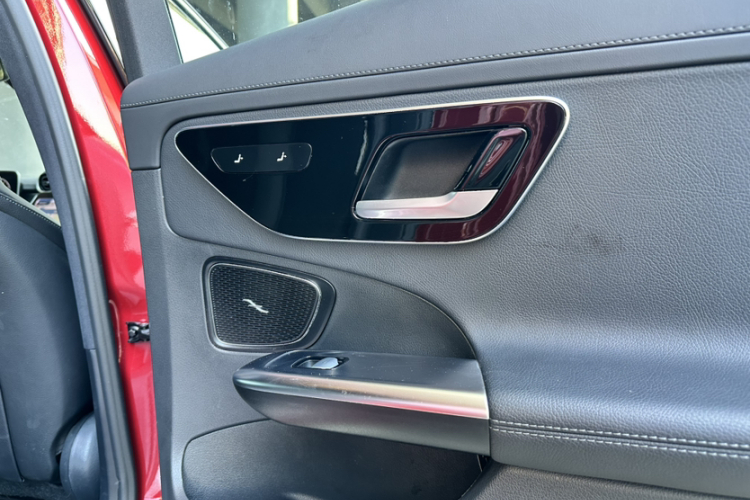 奔驰C级 2023款 改款 C 200 L 运动版中控内饰7004