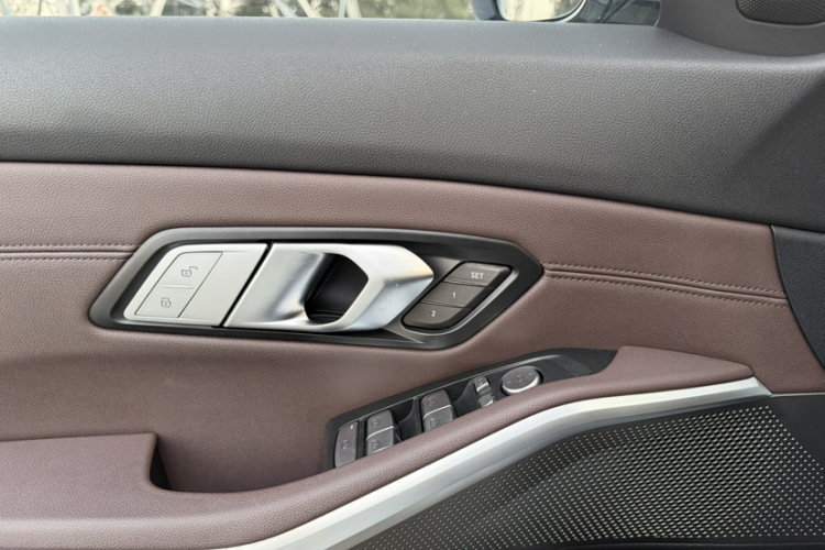 宝马3系 2020款 320Li M运动套装中控内饰7007