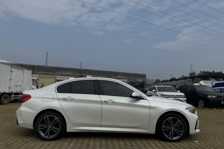 宝马1系 2022款 120i M运动版车身外观6005