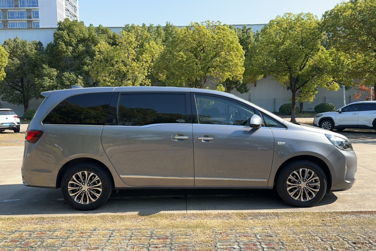 别克GL8 2021款 陆上公务舱 652T 豪华型车身外观6004