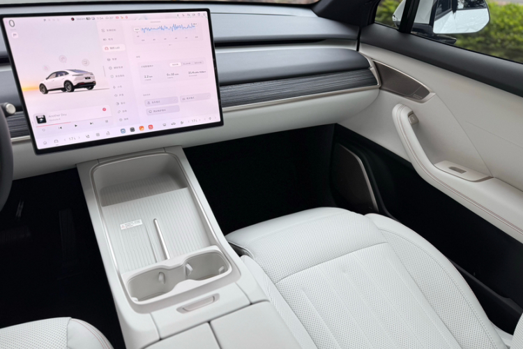 乐道L60 2024款 60kWh 四驱版中控内饰7011