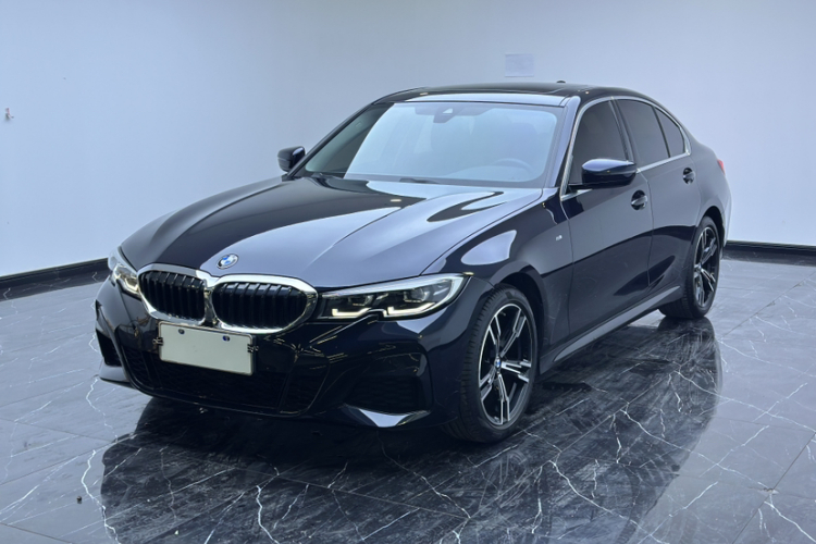 宝马3系 2022款 改款 325i M运动套装车身外观1