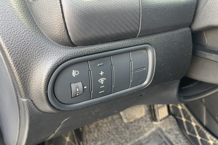 起亚K3 2017款  1.6L 自动15周年特别版GLS中控内饰7006