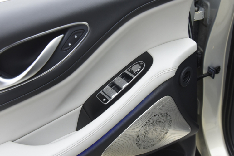 岚图汽车 岚图梦想家 2025款 PHEV 四驱旗舰乾崑版中控内饰7008