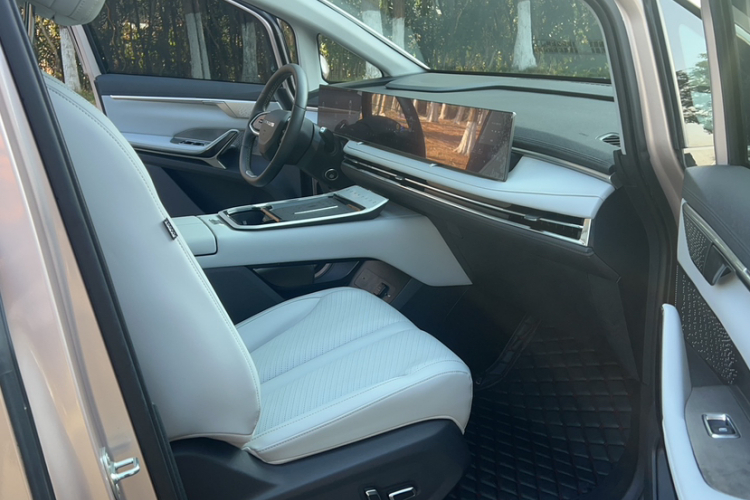 上汽大通MAXUS 大通G70 2024款 2.0T 自动旗舰版 7座中控内饰7006