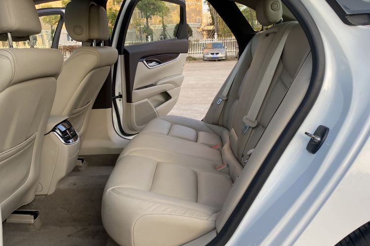 凯迪拉克XTS 2014款 28T 精英型中控内饰7002